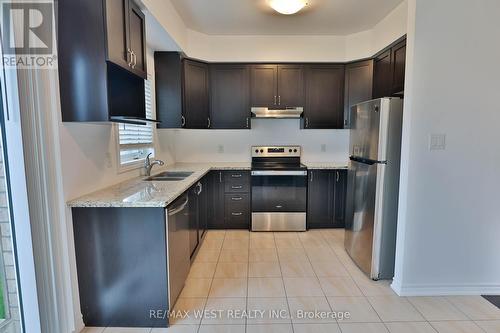 24 Scenic Ridge Gate, Brantford, ON - Indoor Photo Showing Kitchen With Double Sink