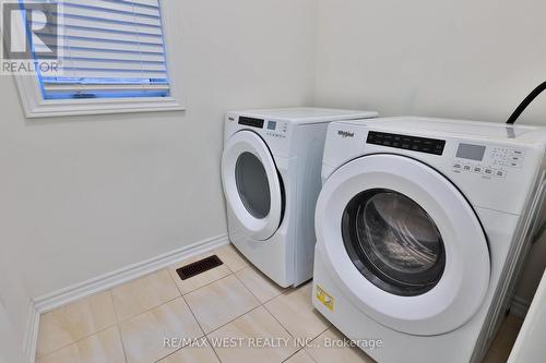 24 Scenic Ridge Gate, Brantford, ON - Indoor Photo Showing Laundry Room
