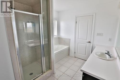 24 Scenic Ridge Gate, Brantford, ON - Indoor Photo Showing Bathroom