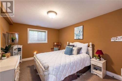 7292 Haldibrook Road, Hamilton, ON - Indoor Photo Showing Bedroom