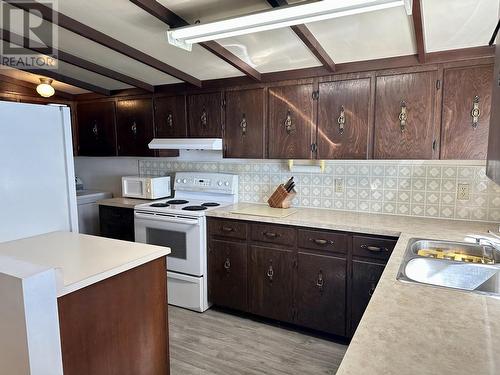 8241 Peterson Road, Fraser Lake, BC - Indoor Photo Showing Kitchen