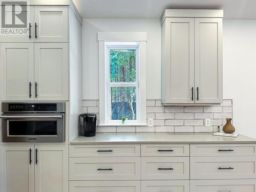 282 Loganberry Avenue, Kitimat, BC - Indoor Photo Showing Kitchen