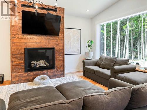 282 Loganberry Avenue, Kitimat, BC - Indoor Photo Showing Living Room With Fireplace