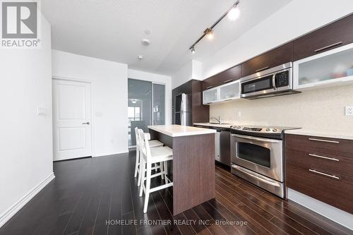5609 - 386 Yonge Street, Toronto, ON - Indoor Photo Showing Kitchen With Upgraded Kitchen