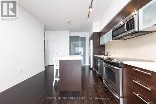5609 - 386 Yonge Street, Toronto, ON - Indoor Photo Showing Kitchen