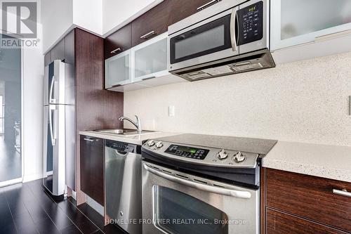 5609 - 386 Yonge Street, Toronto, ON - Indoor Photo Showing Kitchen With Stainless Steel Kitchen
