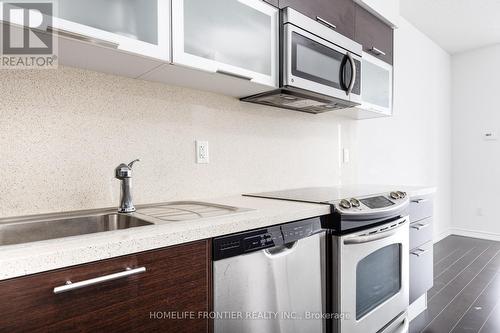 5609 - 386 Yonge Street, Toronto, ON - Indoor Photo Showing Kitchen With Upgraded Kitchen