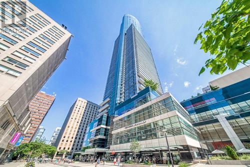 5609 - 386 Yonge Street, Toronto (Bay Street Corridor), ON - Outdoor