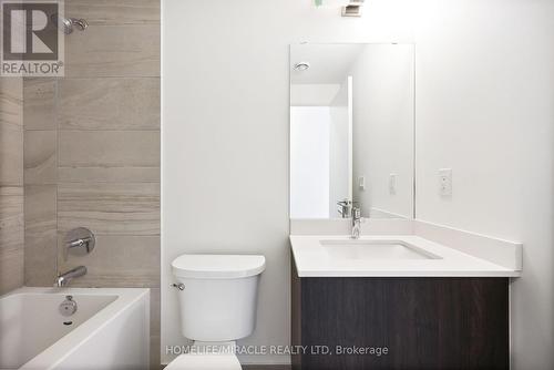 1032 - 14 David Eyer Road, Richmond Hill, ON - Indoor Photo Showing Bathroom