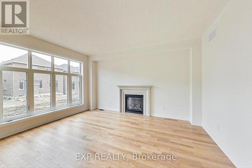 1421 Davis Loop, Innisfil, ON - Indoor Photo Showing Living Room With Fireplace