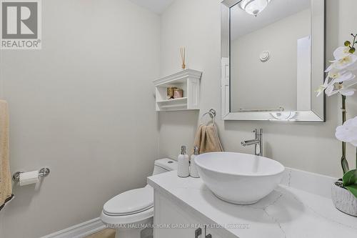 810 Firth Court, Newmarket, ON - Indoor Photo Showing Bathroom