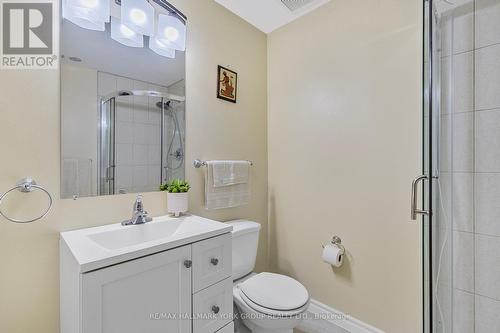 810 Firth Court, Newmarket, ON - Indoor Photo Showing Bathroom