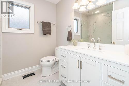 2265 Brays Lane, Oakville, ON - Indoor Photo Showing Bathroom