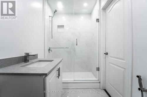 3533 Eglinton Avenue W, Mississauga, ON - Indoor Photo Showing Bathroom