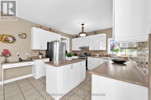 39 Northface Crescent N, Brampton, ON - Indoor Photo Showing Kitchen With Upgraded Kitchen
