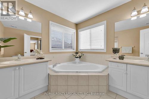 39 Northface Crescent N, Brampton, ON - Indoor Photo Showing Bathroom