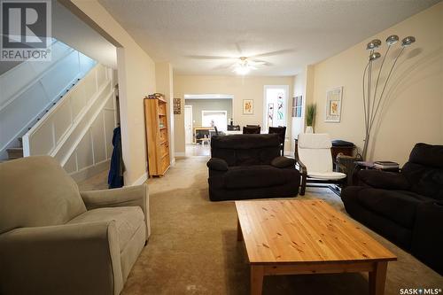 627 5Th Street E, Saskatoon, SK - Indoor Photo Showing Living Room