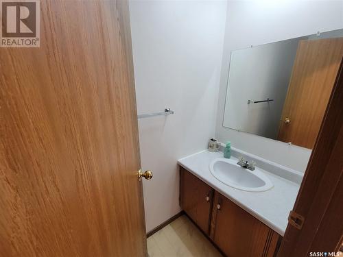1 & 2 4717 Telegraph Street, Macklin, SK - Indoor Photo Showing Bathroom