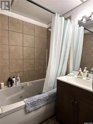 104 2Nd Street E, Meadow Lake, SK - Indoor Photo Showing Bathroom