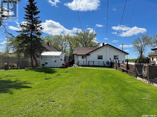 104 2Nd Street E, Meadow Lake, SK - Outdoor With Backyard