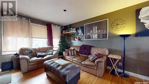 1334 Forget Street, Regina, SK - Indoor Photo Showing Living Room
