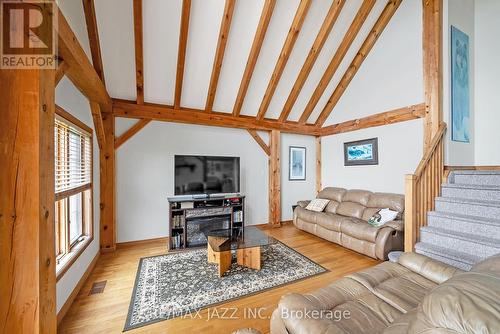 100 Snowridge Court, Oshawa, ON - Indoor Photo Showing Living Room