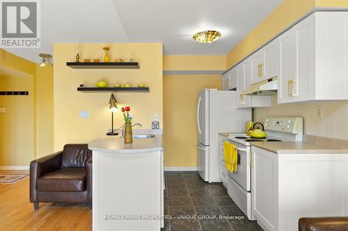 812 - 119 Merton Street, Toronto, ON - Indoor Photo Showing Kitchen
