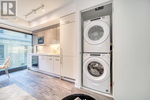 513 - 403 Church Street, Toronto (Church-Yonge Corridor), ON - Indoor Photo Showing Laundry Room