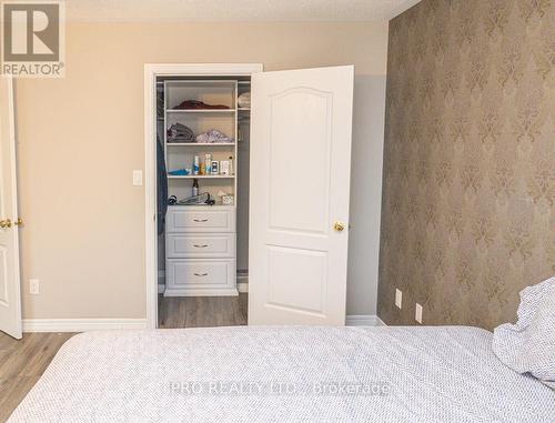 3339 Moses Way, Burlington, ON - Indoor Photo Showing Bedroom