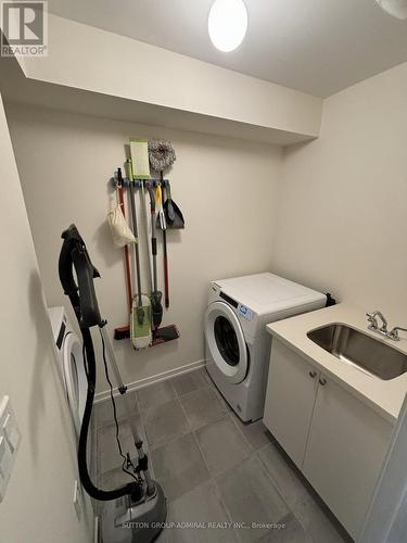 60 Lambert Lane, Caledon, ON - Indoor Photo Showing Laundry Room
