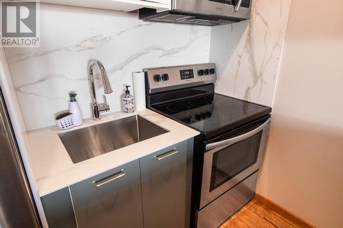 5020 Snowbird Way Unit# 9, Big White, BC - Indoor Photo Showing Kitchen
