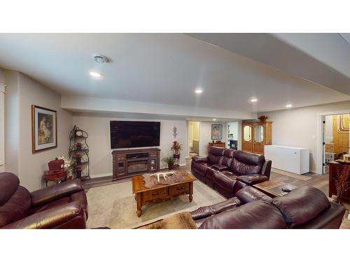2976 Eagle Ridge Point N, Cranbrook, BC - Indoor Photo Showing Living Room
