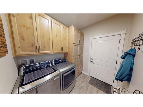 2976 Eagle Ridge Point N, Cranbrook, BC - Indoor Photo Showing Laundry Room