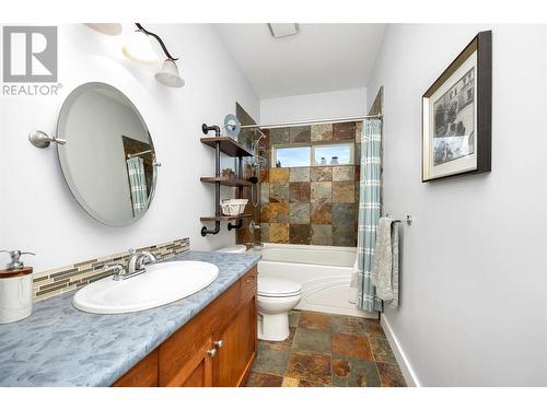 1437 Copper Mountain Court, Vernon, BC - Indoor Photo Showing Bathroom