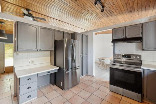 3838 Woodcrest Road, Nelson, BC - Indoor Photo Showing Kitchen