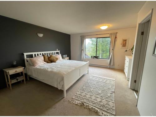 3838 Woodcrest Road, Nelson, BC - Indoor Photo Showing Bedroom