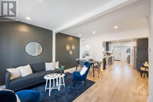 56 Stirling Avenue, Ottawa, ON - Indoor Photo Showing Living Room