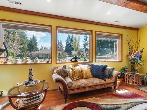 2363 Forest Drive, Blind Bay, BC - Indoor Photo Showing Living Room