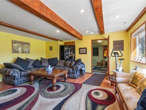 2363 Forest Drive, Blind Bay, BC - Indoor Photo Showing Living Room