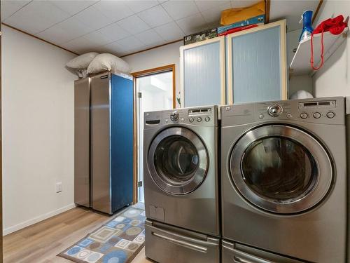2363 Forest Drive, Blind Bay, BC - Indoor Photo Showing Laundry Room