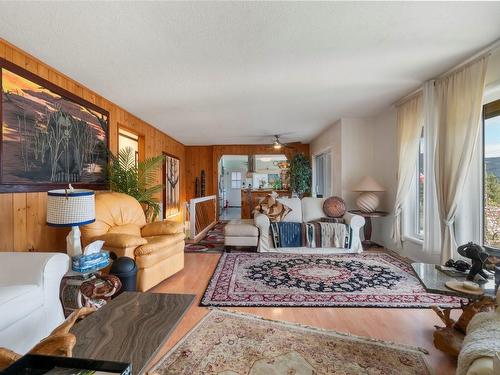 2363 Forest Drive, Blind Bay, BC - Indoor Photo Showing Living Room