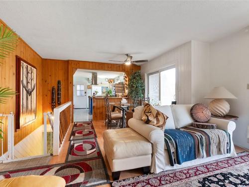 2363 Forest Drive, Blind Bay, BC - Indoor Photo Showing Living Room