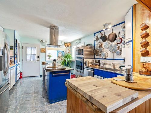 2363 Forest Drive, Blind Bay, BC - Indoor Photo Showing Kitchen