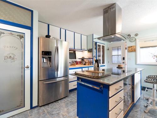 2363 Forest Drive, Blind Bay, BC - Indoor Photo Showing Kitchen