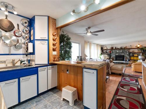 2363 Forest Drive, Blind Bay, BC - Indoor Photo Showing Kitchen