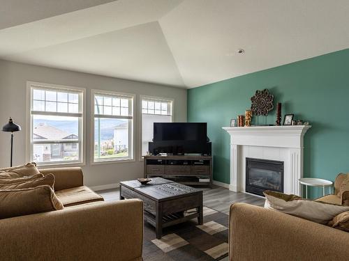 3620 Bellcourt Road, West Kelowna, BC - Indoor Photo Showing Living Room With Fireplace
