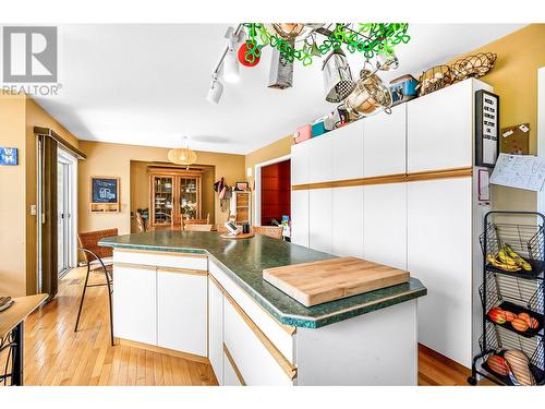 2353 Shannon Woods Drive, West Kelowna, BC - Indoor Photo Showing Kitchen