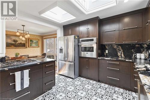 484 Westmount Drive, London, ON - Indoor Photo Showing Kitchen With Upgraded Kitchen