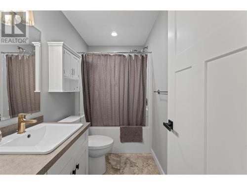 1121 24 Street Se, Salmon Arm, BC - Indoor Photo Showing Bathroom