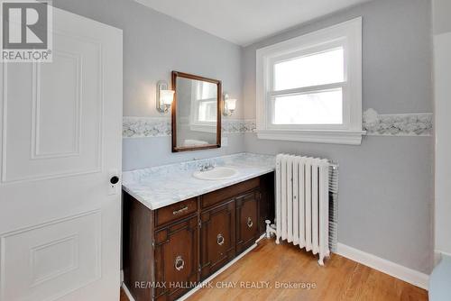 76 Toronto Street, Barrie, ON - Indoor Photo Showing Bathroom